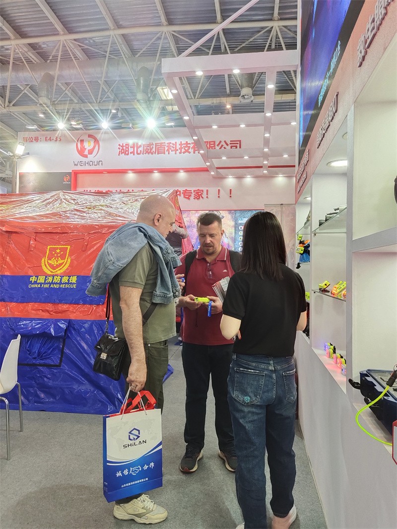 湖北威盾攜救援裝備亮相第二十屆國際消防展 為消防安全保駕護航 (14).jpg