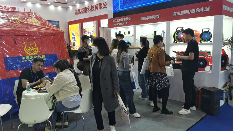 湖北威盾攜救援裝備亮相第二十屆國際消防展 為消防安全保駕護航 (7).jpg